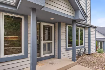 978  Bay View Cir, Mukwonago, WI 53149 - Photo 2