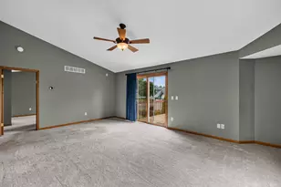 978 Bay View Cir, Mukwonago, WI 53149 - Photo 4