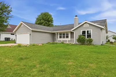 124  Small Farm Rd, Mukwonago, WI 53149 - Photo 2