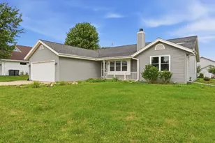 124 Small Farm Rd, Mukwonago, WI 53149 - Photo 2