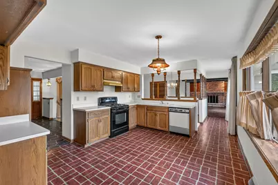 8841  Greenhill Ln, Greendale, WI 53129 - Photo 14