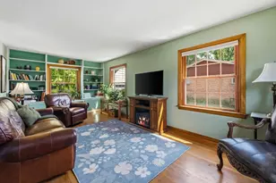 828 N 113th St, Wauwatosa, WI 53226 - Photo 8