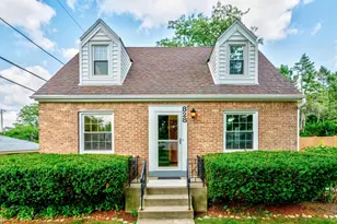 828 N 113th St, Wauwatosa, WI 53226 - Photo 2