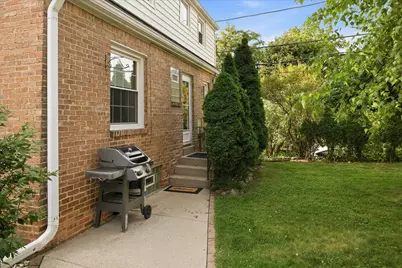 828 N 113th St, Wauwatosa, WI 53226 - Photo 32