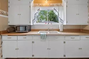 828 N 113th St, Wauwatosa, WI 53226 - Photo 16