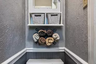828 N 113th St, Wauwatosa, WI 53226 - Photo 20