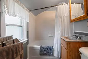 828 N 113th St, Wauwatosa, WI 53226 - Photo 28
