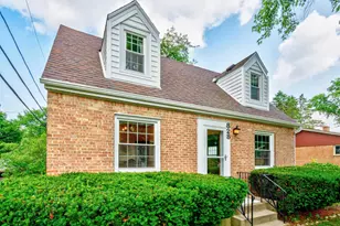 828 N 113th St, Wauwatosa, WI 53226 - Photo 2