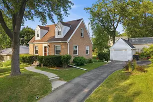 828 N 113th St, Wauwatosa, WI 53226 - Photo 1
