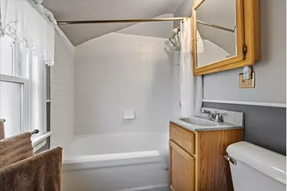 828 N 113th St, Wauwatosa, WI 53226 - Photo 24