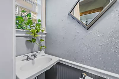 828 N 113th St, Wauwatosa, WI 53226 - Photo 18