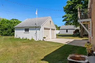 1212 Fairmont Ln, Manitowoc, WI 54220 - Photo 36