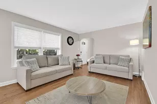 1019 Glenview Ave, Wauwatosa, WI 53213 - Photo 6