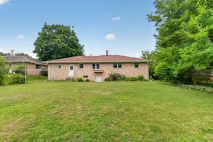 1068 Cedar St, West Bend, WI 53095 - Photo 18