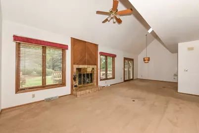 W270N6983  Woodland Oaks Dr, Lisbon, WI 53089 - Photo 4