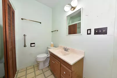 3063 S 8th St, Milwaukee, WI 53215 - Photo 10