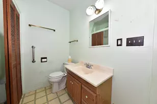 3063 S 8th St, Milwaukee, WI 53215 - Photo 10