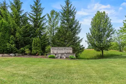 6751 S Prairiewood Ln #6749, Franklin, WI 53132 - Photo 2