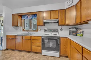 W6973 Kenyon Rd, Byron, WI 53065 - Photo 12