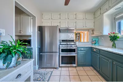 426 N 70th St, Wauwatosa, WI 53213 - Photo 12