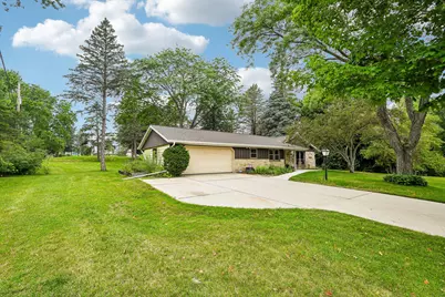 1389  Glenbrook Dr, Cedarburg, WI 53012 - Photo 2