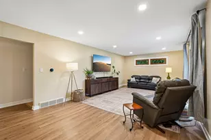 1389 Glenbrook Dr, Cedarburg, WI 53012 - Photo 6