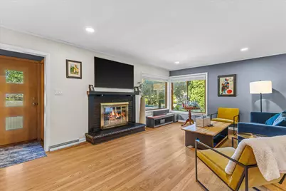 11825 W Elmhurst Pkwy, Wauwatosa, WI 53226 - Photo 2