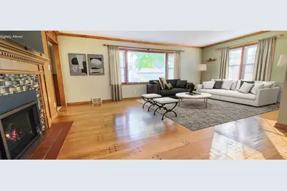 9715 W Wisconsin Ave, Wauwatosa, WI 53226 - Photo 8