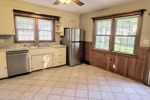 9715 W Wisconsin Ave, Wauwatosa, WI 53226 - Photo 14