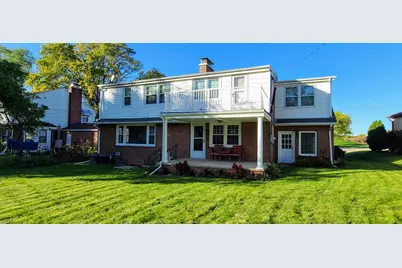 9715 W Wisconsin Ave, Wauwatosa, WI 53226 - Photo 2
