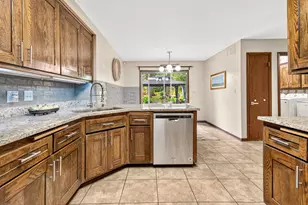 6589 N Crestwood Dr, Glendale, WI 53209 - Photo 14