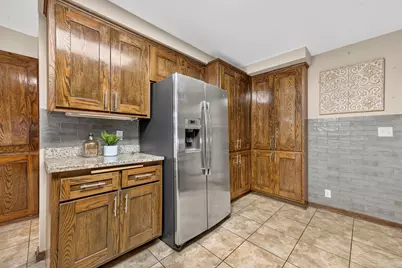 6589 N Crestwood Dr, Glendale, WI 53209 - Photo 10