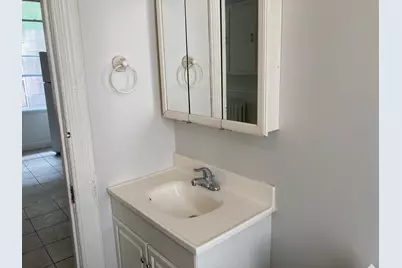 1734 N Arlington Pl #Lower, Milwaukee, WI 53202 - Photo 4
