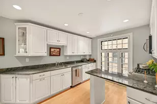 2009 N Prospect Ave, Milwaukee, WI 53202 - Photo 12