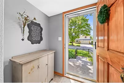 10336 W Park Ridge Ave, Wauwatosa, WI 53222 - Photo 6