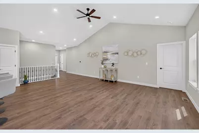 5315  Emstan Hills Rd, Racine, WI 53405 - Photo 10