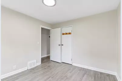 9035 W Morgan Ave, Milwaukee, WI 53228 - Photo 14