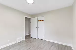 9035 W Morgan Ave, Milwaukee, WI 53228 - Photo 14