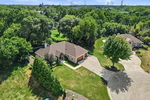 11221 W Drake Ln, Franklin, WI 53132 - Photo 2