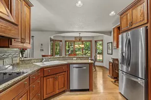 11221 W Drake Ln, Franklin, WI 53132 - Photo 6