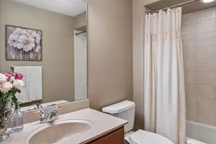 11221 W Drake Ln, Franklin, WI 53132 - Photo 14