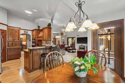 11221 W Drake Ln, Franklin, WI 53132 - Photo 8