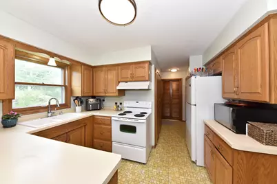 2751 N 118th St, Wauwatosa, WI 53222 - Photo 12