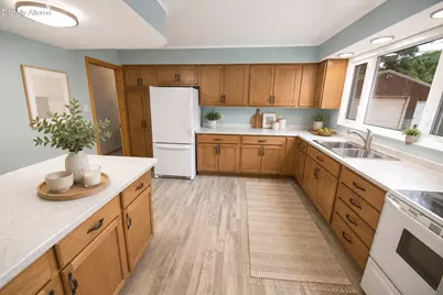 2419 S 81st St, West Allis, WI 53219 - Photo 18