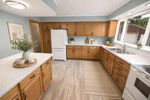 2419 S 81st St, West Allis, WI 53219 - Photo 18