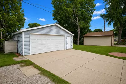 2419 S 81st St, West Allis, WI 53219 - Photo 38