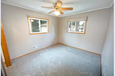 2419 S 81st St, West Allis, WI 53219 - Photo 26