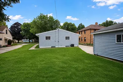 2419 S 81st St, West Allis, WI 53219 - Photo 34