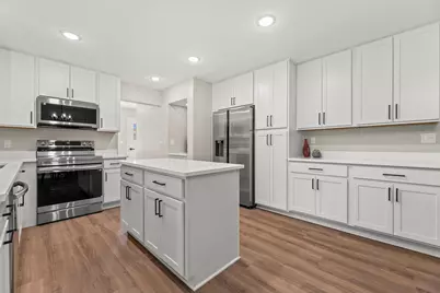N61W23015  Silver Spring Dr, Sussex, WI 53089 - Photo 6