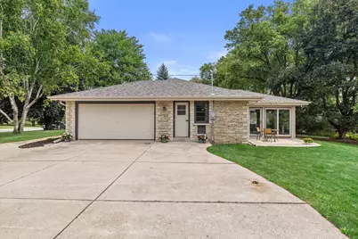 N61W23015  Silver Spring Dr, Sussex, WI 53089 - Photo 36